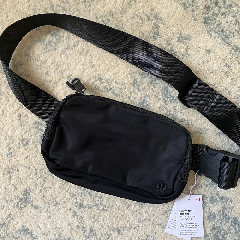 Lululemon Belt Bag. Black